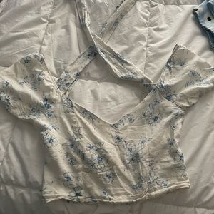 Lottie moss light blue and white flower patterned tie top